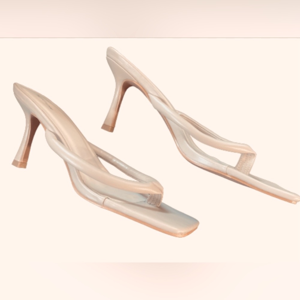 Pretty Little Thing Nude PU Padded Toe Thong Mid Heeled Square Toe Mules Size 7 - Picture 5 of 7